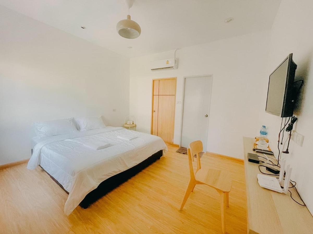 Sea Bear Resort ซีแบร์รีสอร์ต Koh Phayam Exteriör bild
