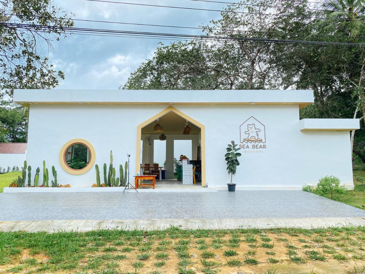 Sea Bear Resort ซีแบร์รีสอร์ต Koh Phayam Exteriör bild